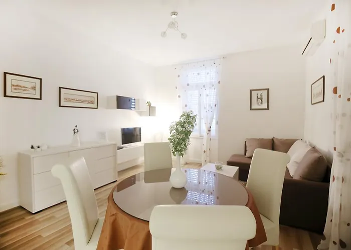 Bay View Apartment